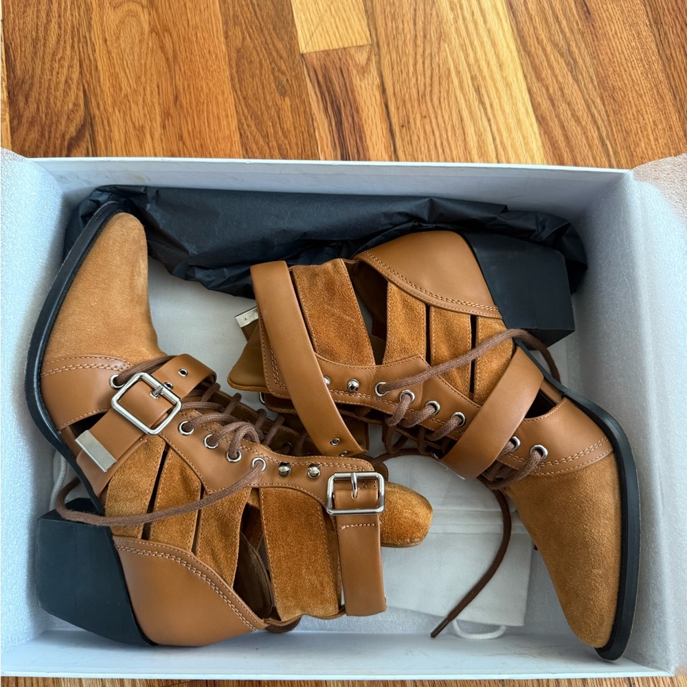 Chloé Rylee Cutout Suede Boots - Picture 3 of 9